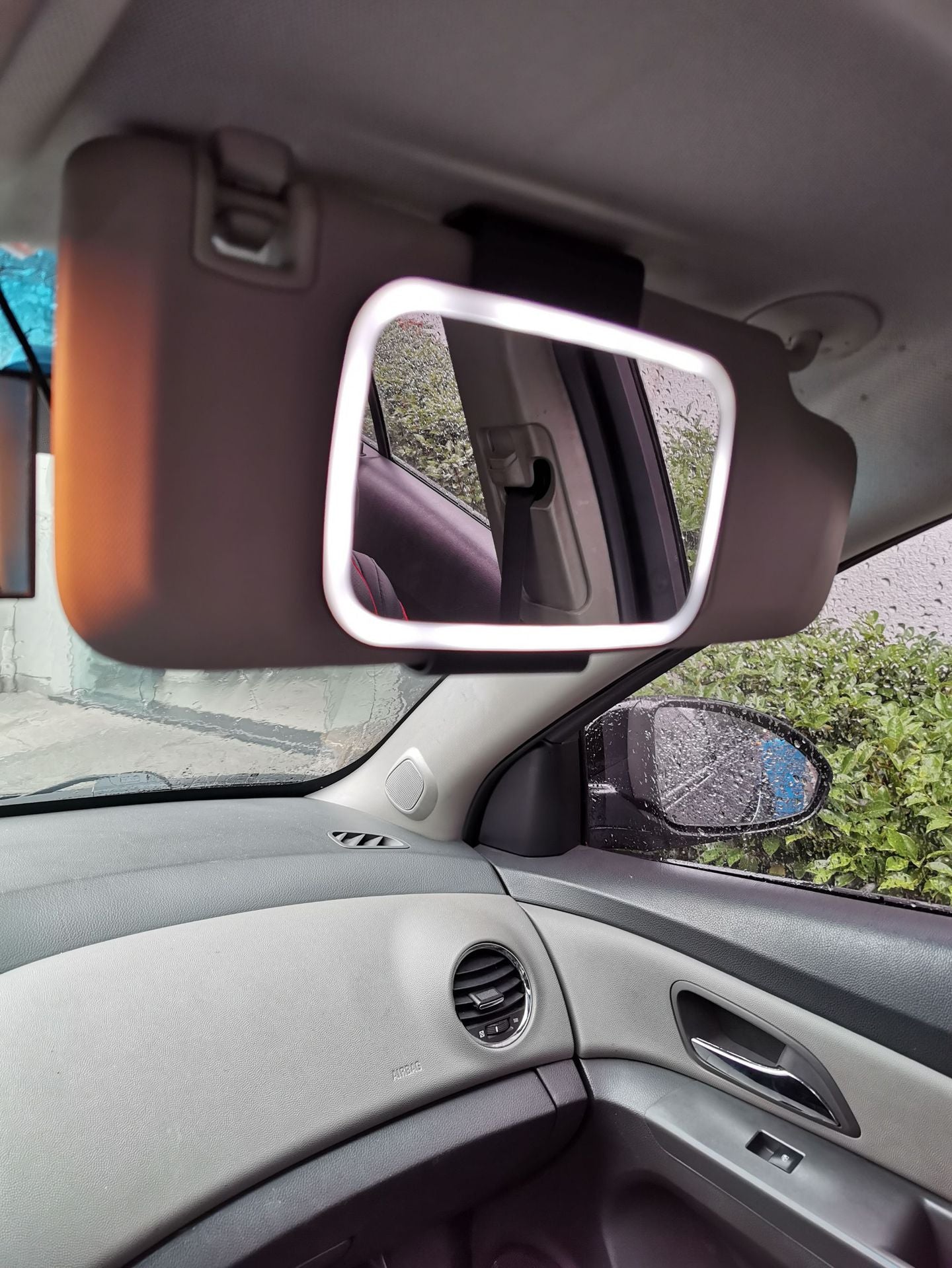 In-Car LED Make-Up Mirror - The Online Oasis